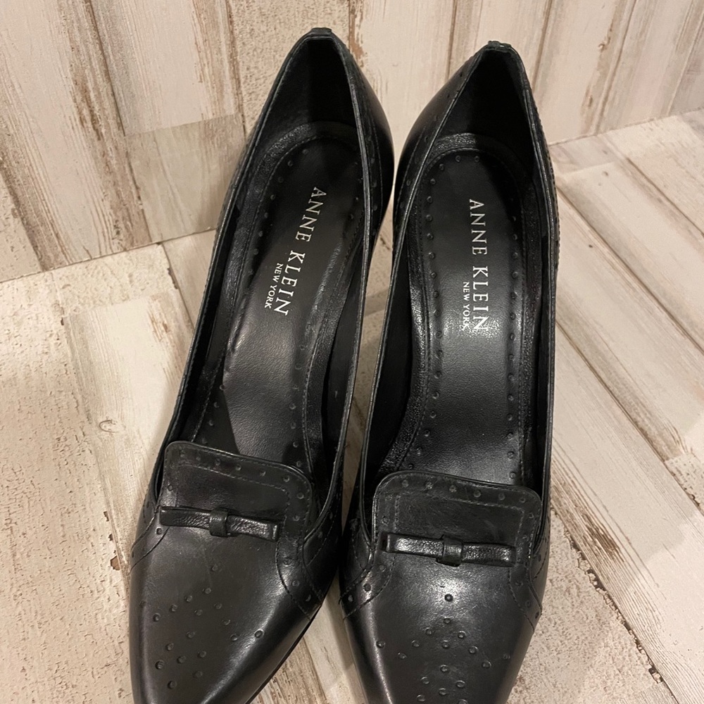 Anne Klein leather heels size 7 *beautiful heels